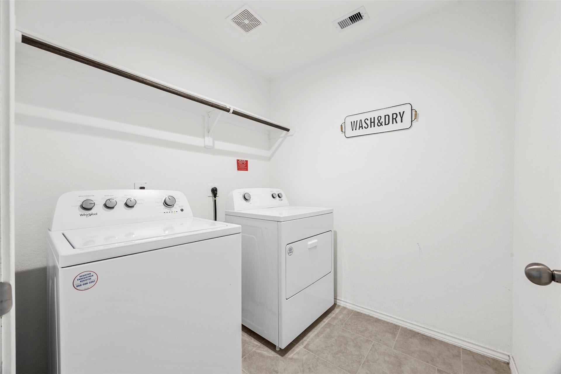 7511 Carson Court, Rosharon, TX 77583 A dedicated indoor laundry room adds convenience and keeps everyday chores tucked away.