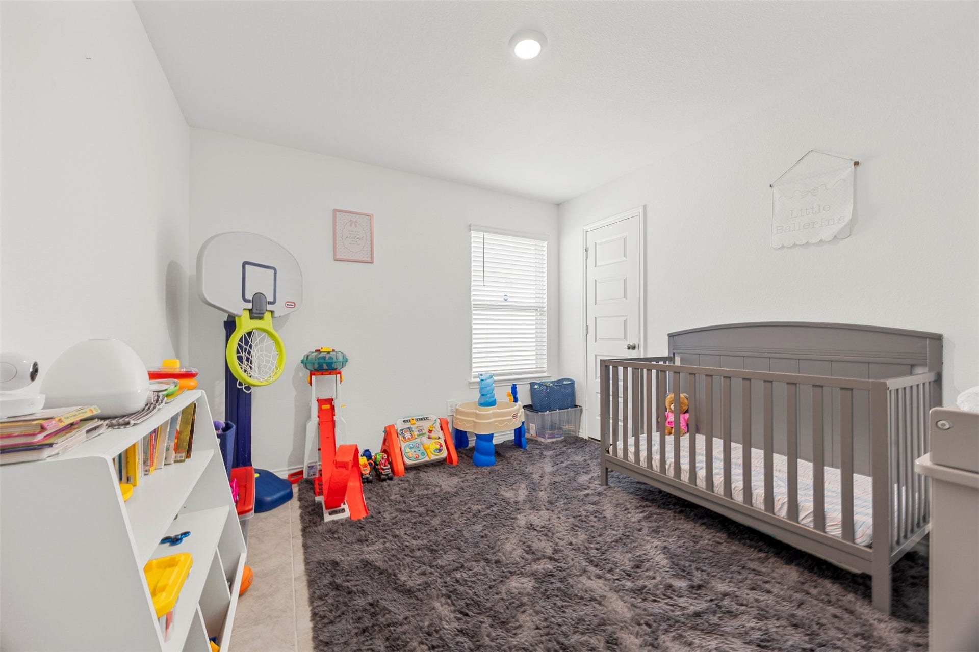 7511 Carson Court, Rosharon, TX 77583 A bright and inviting additional bedroom with endless possibilities for your needs.