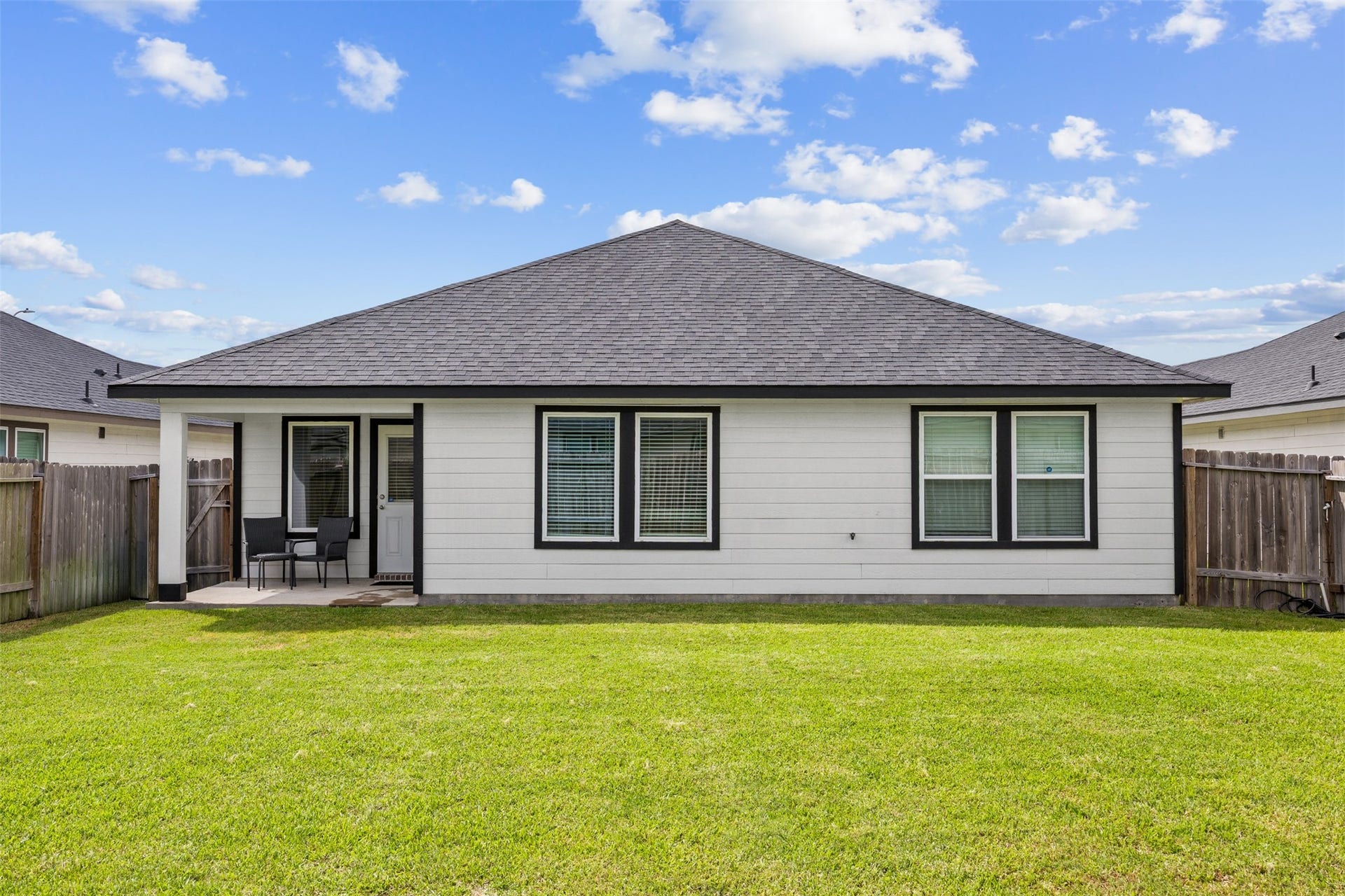 7511 Carson Court, Rosharon, TX 77583 A beautiful view of the backyard and covered patio, offering plenty of space to create your ideal outdoor retreat.