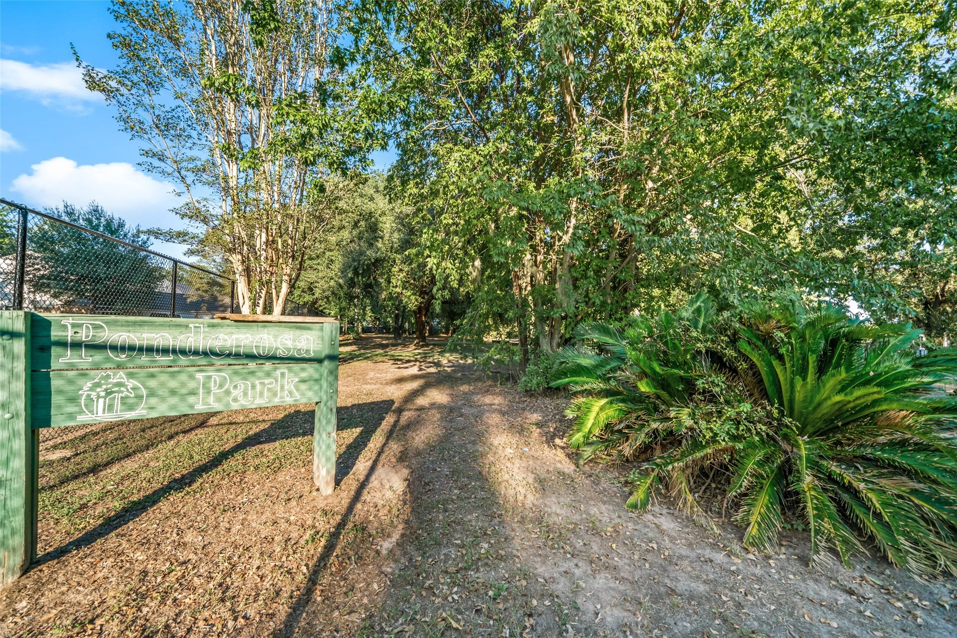 1806 Saddlecreek Drive, Houston, TX 77090 1806 Saddlecreek Drive, Houston, TX 77090