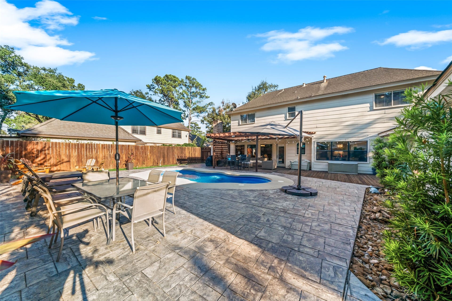 1806 Saddlecreek Drive, Houston, TX 77090 1806 Saddlecreek Drive, Houston, TX 77090