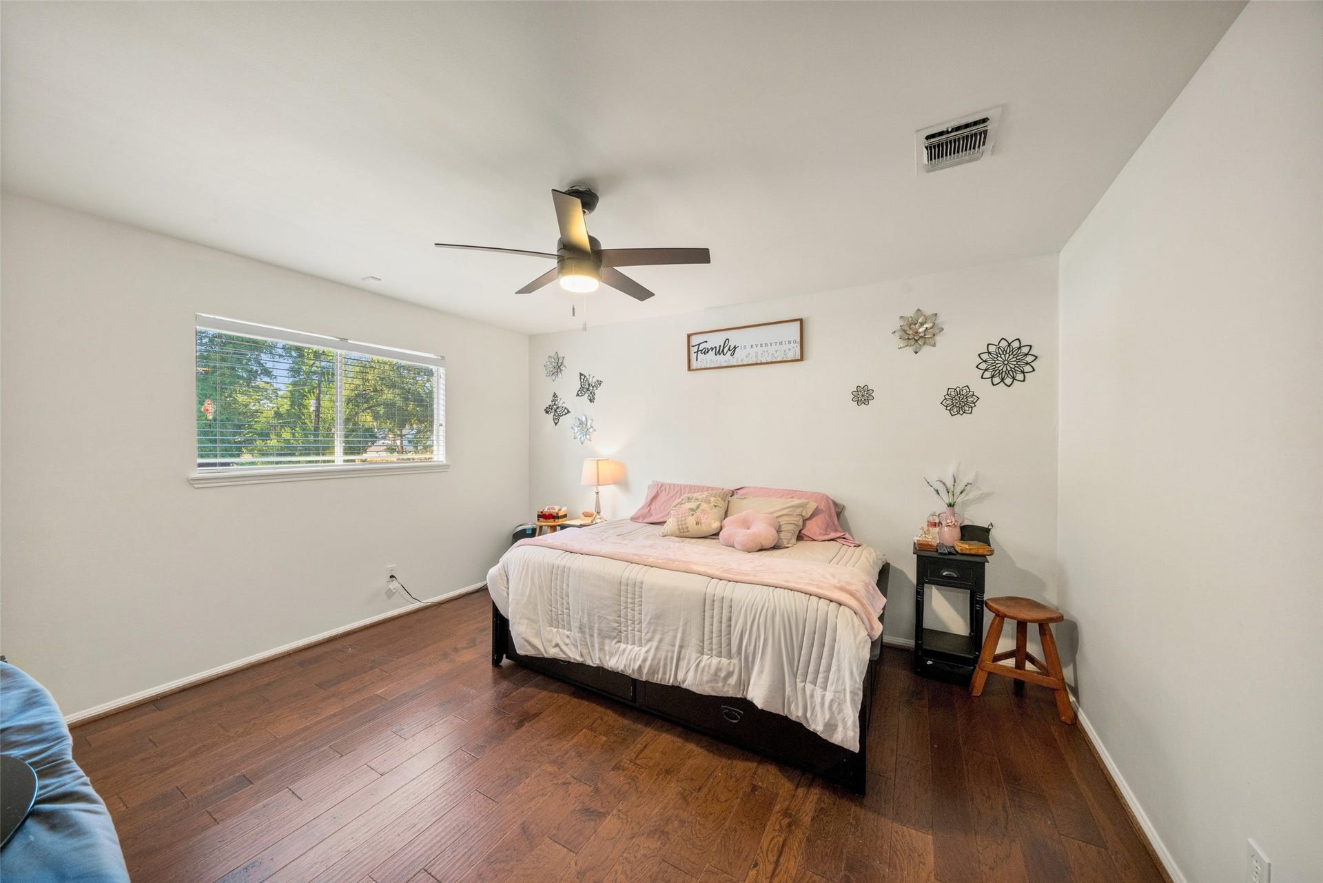 1806 Saddlecreek Drive, Houston, TX 77090 1806 Saddlecreek Drive, Houston, TX 77090