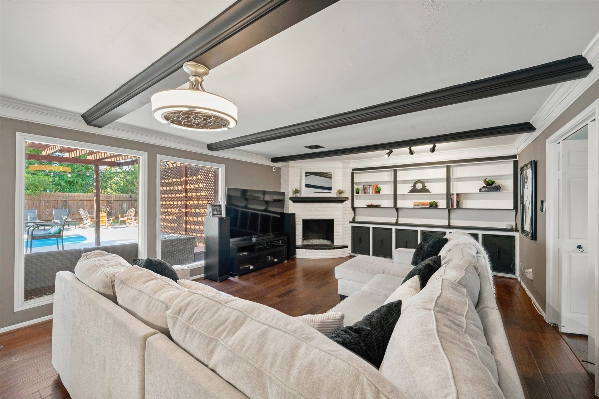 1806 Saddlecreek Drive, Houston, TX 77090 1806 Saddlecreek Drive, Houston, TX 77090