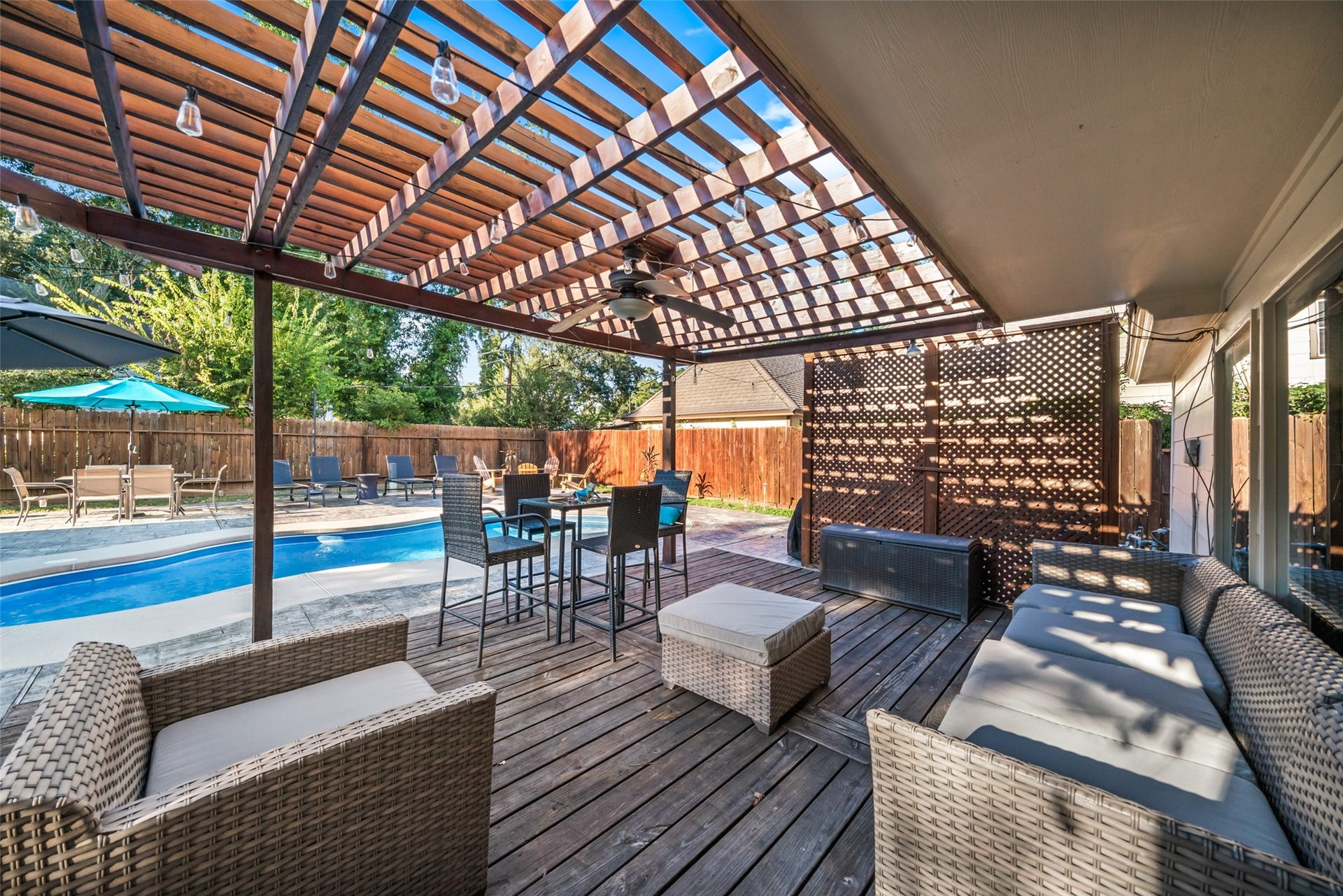 1806 Saddlecreek Drive, Houston, TX 77090 1806 Saddlecreek Drive, Houston, TX 77090