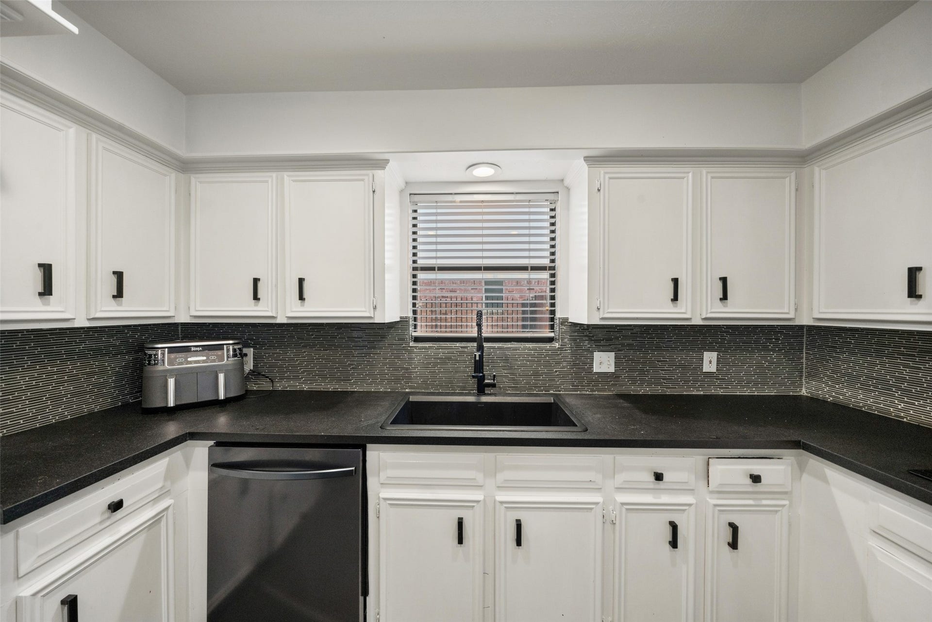 1806 Saddlecreek Drive, Houston, TX 77090 1806 Saddlecreek Drive, Houston, TX 77090