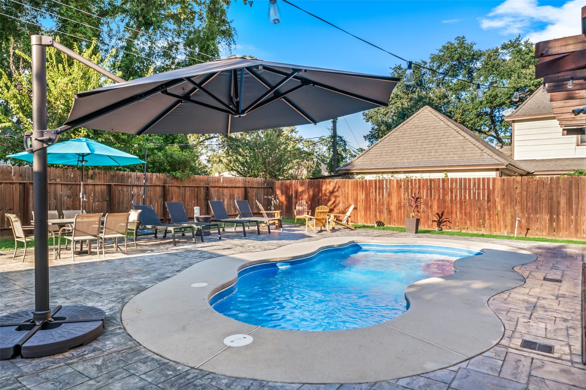 1806 Saddlecreek Drive, Houston, TX 77090 1806 Saddlecreek Drive, Houston, TX 77090