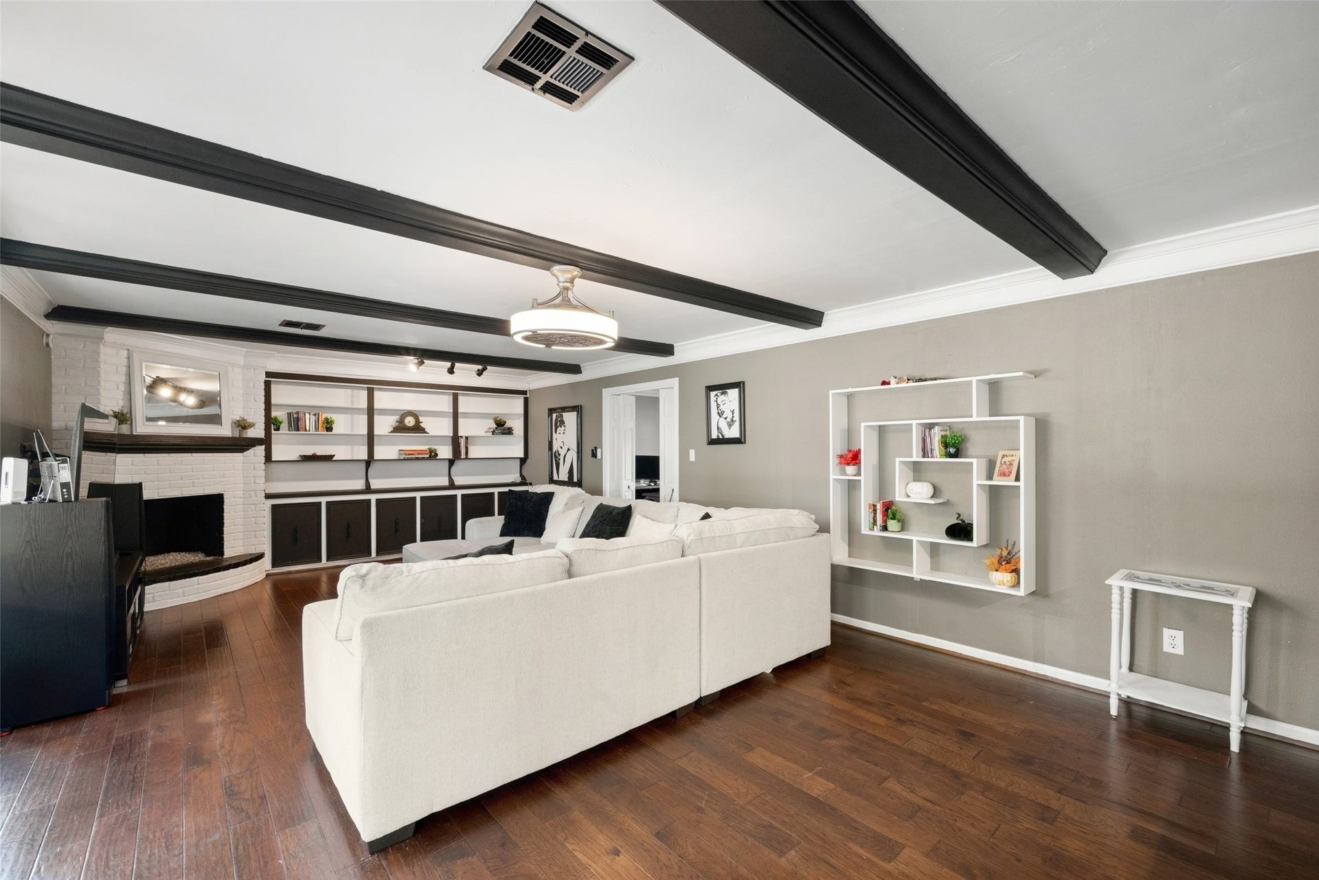 1806 Saddlecreek Drive, Houston, TX 77090 1806 Saddlecreek Drive, Houston, TX 77090