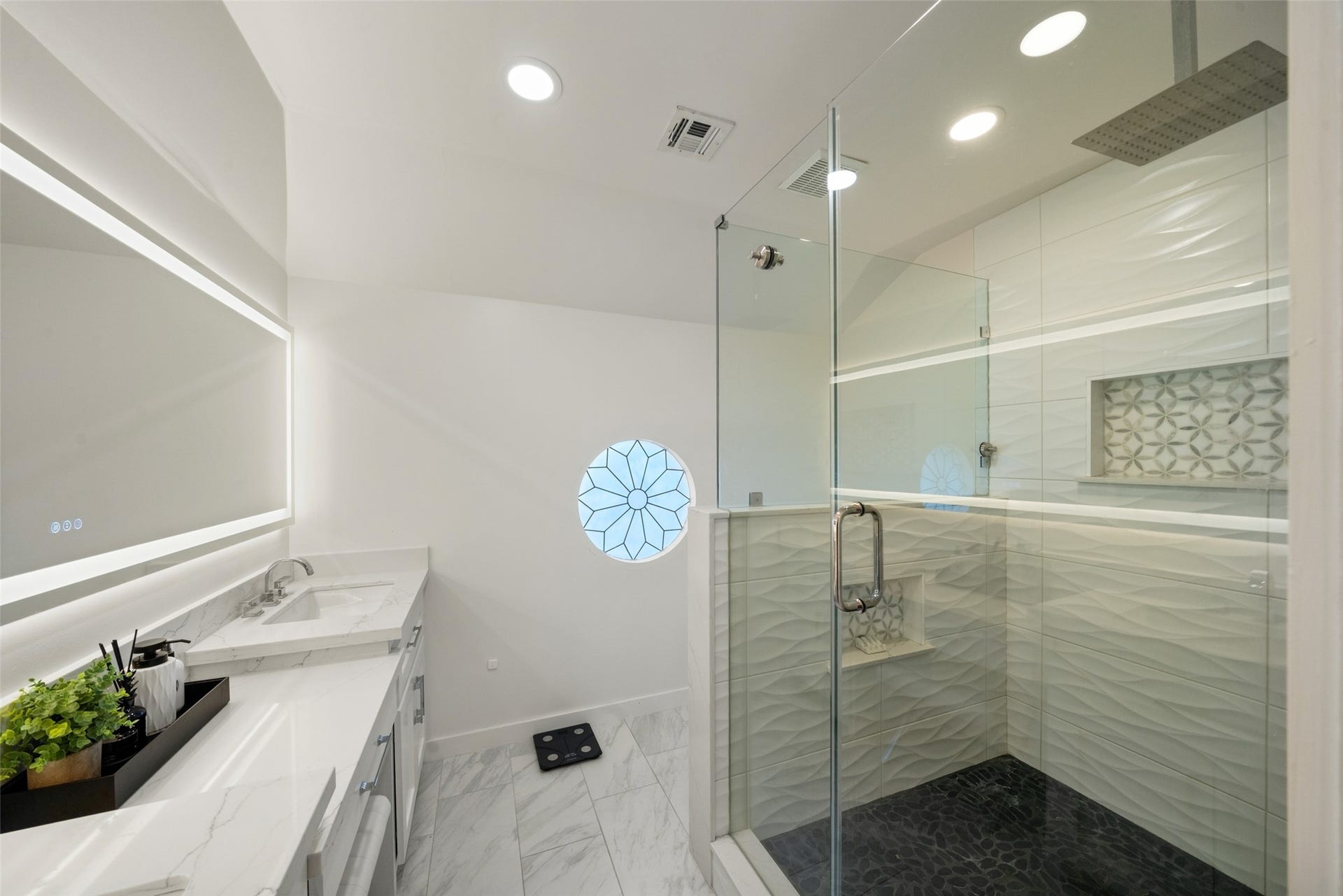 1806 Saddlecreek Drive, Houston, TX 77090 1806 Saddlecreek Drive, Houston, TX 77090