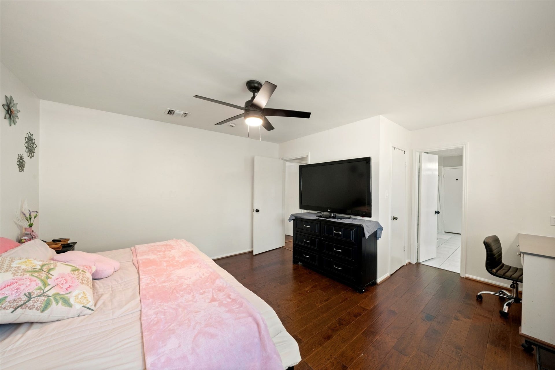 1806 Saddlecreek Drive, Houston, TX 77090 1806 Saddlecreek Drive, Houston, TX 77090