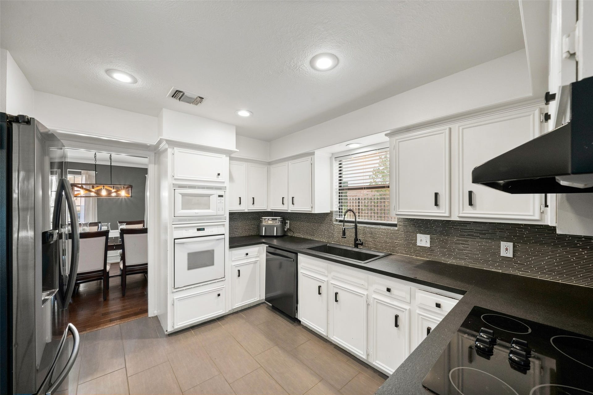 1806 Saddlecreek Drive, Houston, TX 77090 1806 Saddlecreek Drive, Houston, TX 77090