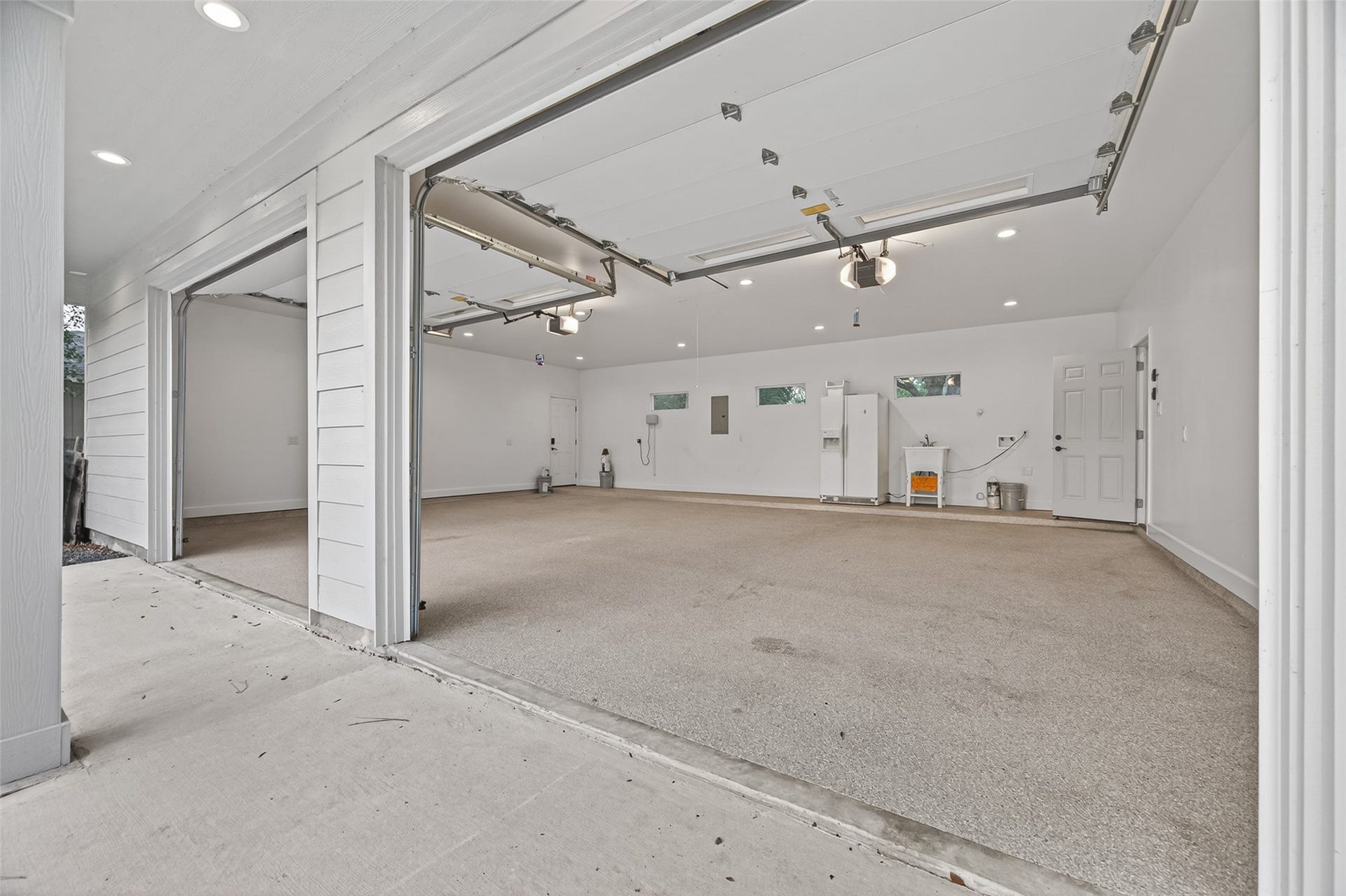 5638 Sanford Road, Houston, TX 77096 An exceptional oversized garage offering space for vehicles, a workshop, recreational toys, or hobbies.