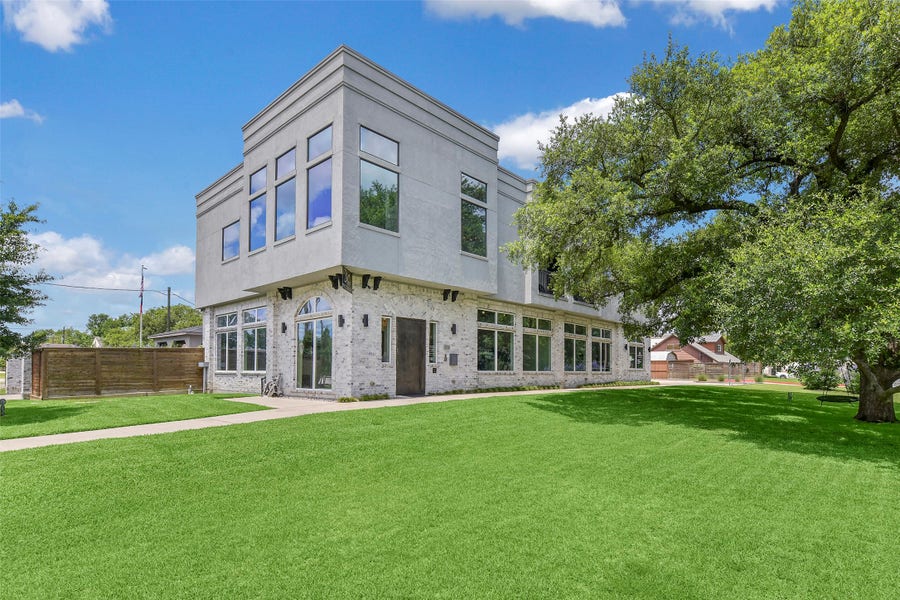 Property photo for 316 Morningside Drive, Friendswood, TX