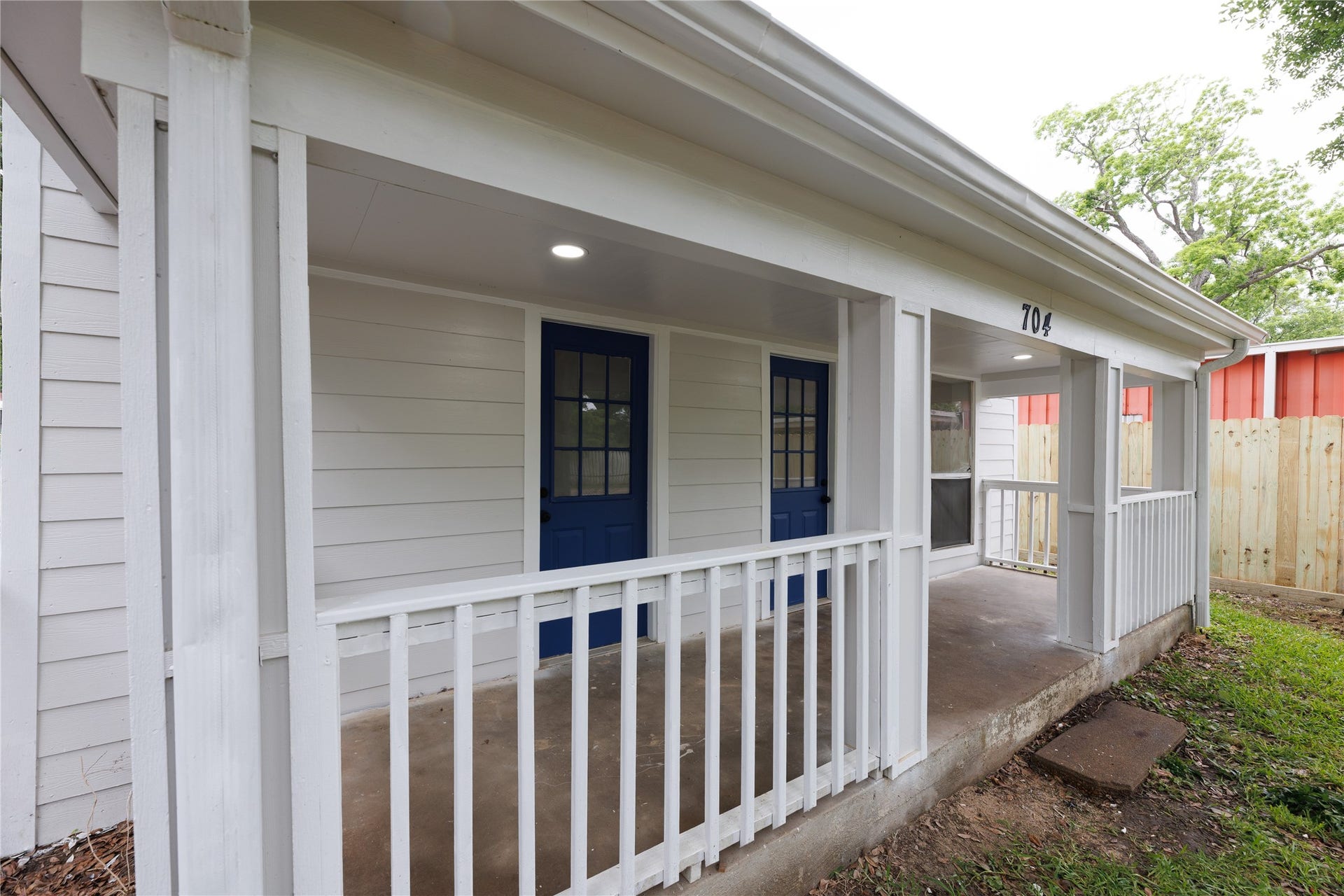704 W Willis Street, Alvin, TX 77511 704 W Willis Street, Alvin, TX 77511