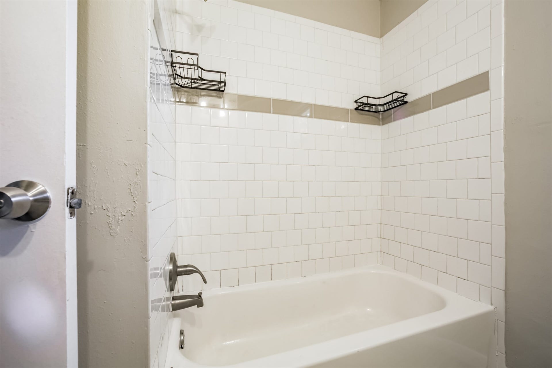 Hall bath has tub/tile surround