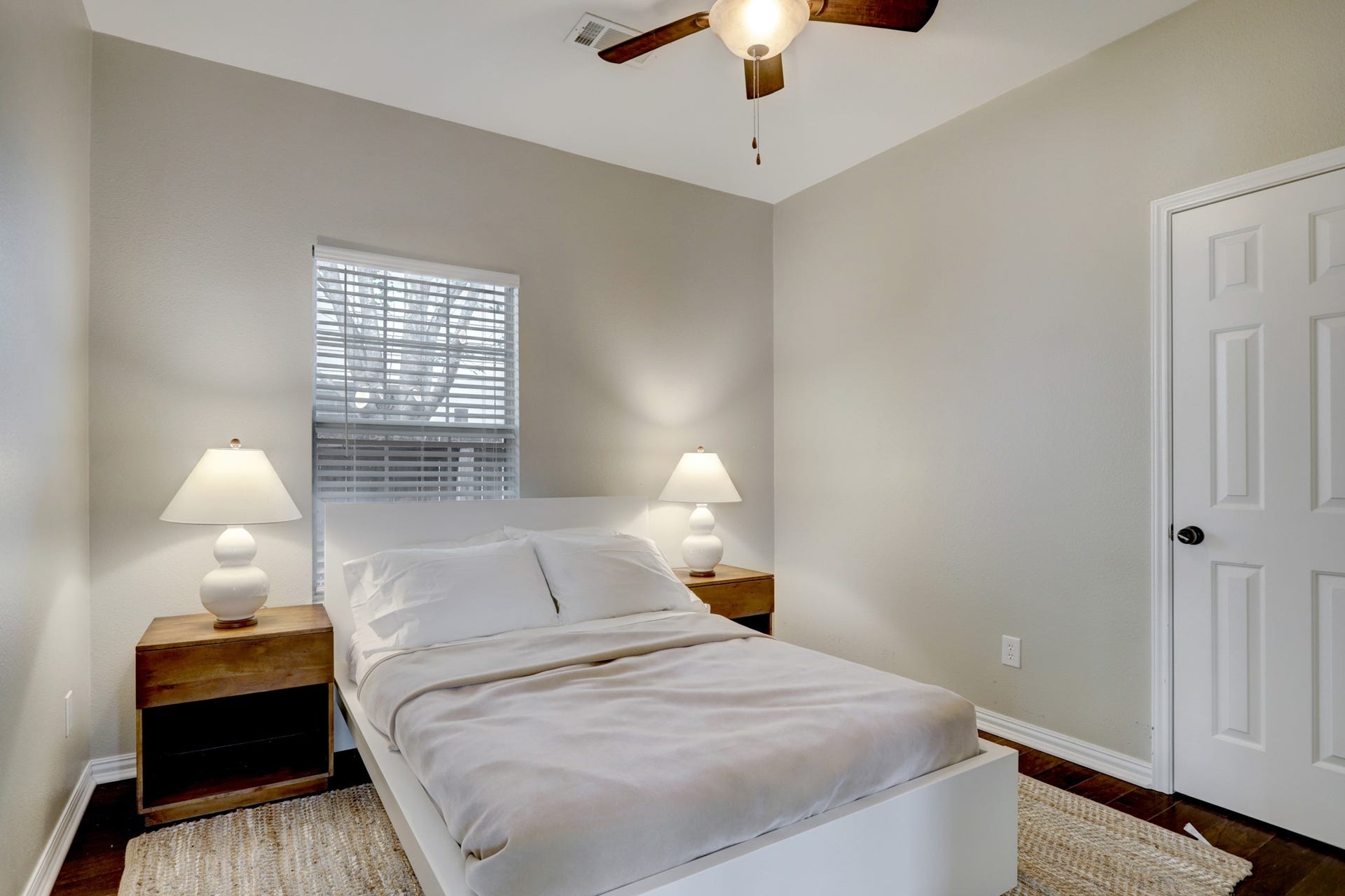 803 Dorothy Street, Houston, TX 77007 Comfortable secondary bedroom with neutral walls, ceiling fan, and natural light.