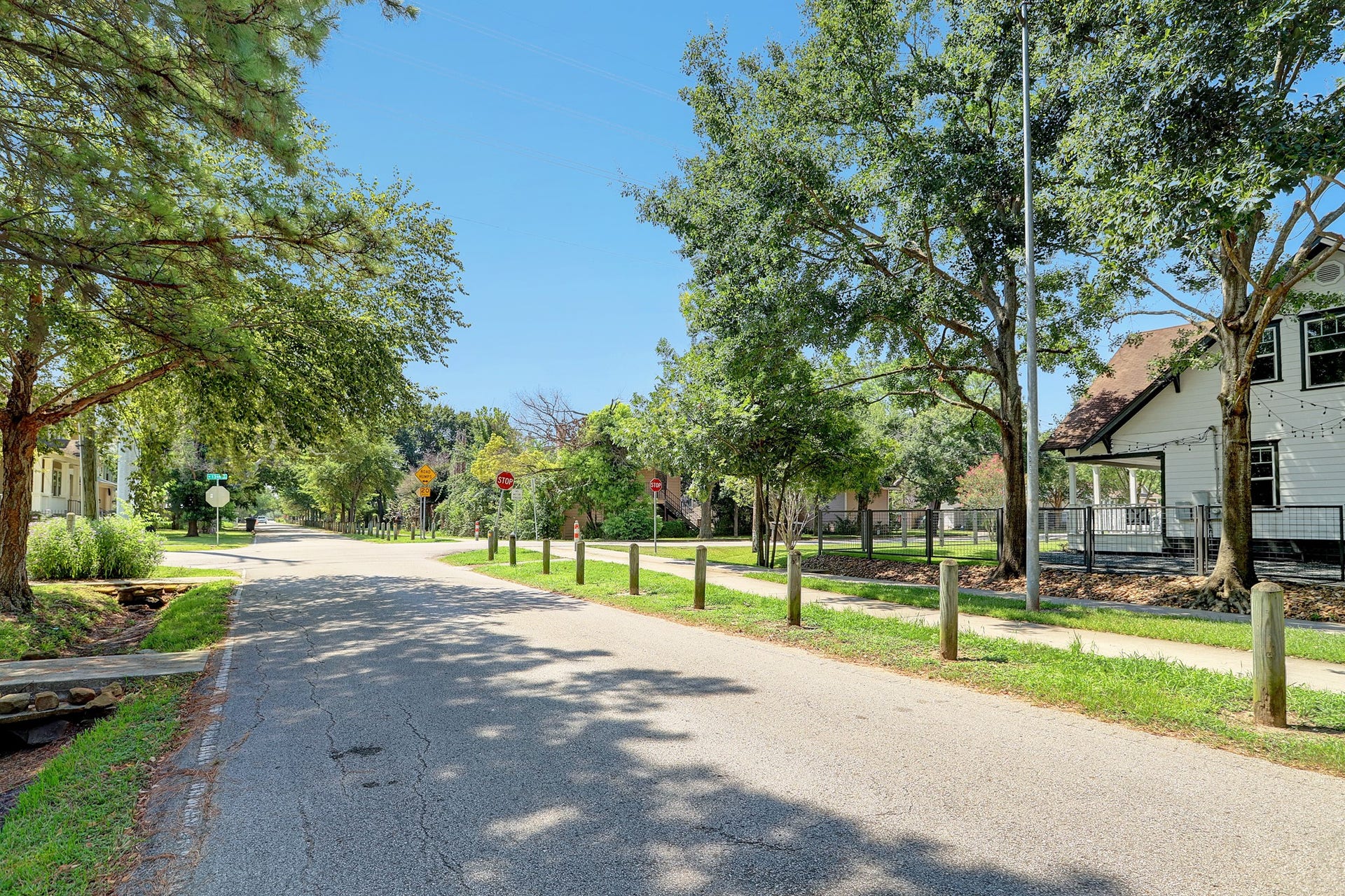 803 Dorothy Street, Houston, TX 77007 The MKT Heights Hike and Bike trail is just a couple of blocks away and leads to hundreds of miles of trails.