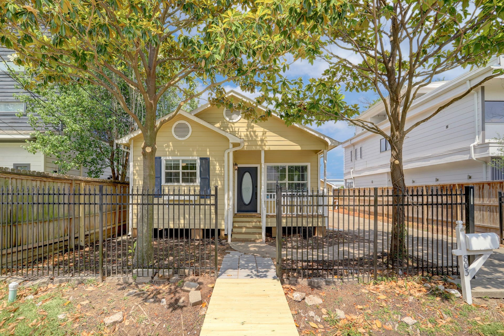803 Dorothy Street, Houston, TX 77007 Mature shade trees, a welcoming front porch, and classic Heights charm create an inviting first impression.