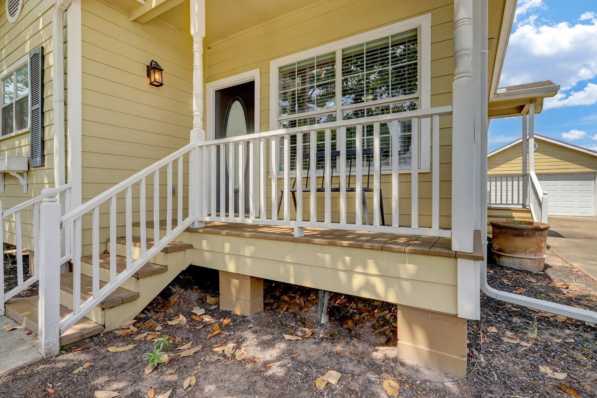 803 Dorothy Street, Houston, TX 77007 Covered front porch offers a relaxing spot to enjoy your morning coffee or unwind at the end of the day.
