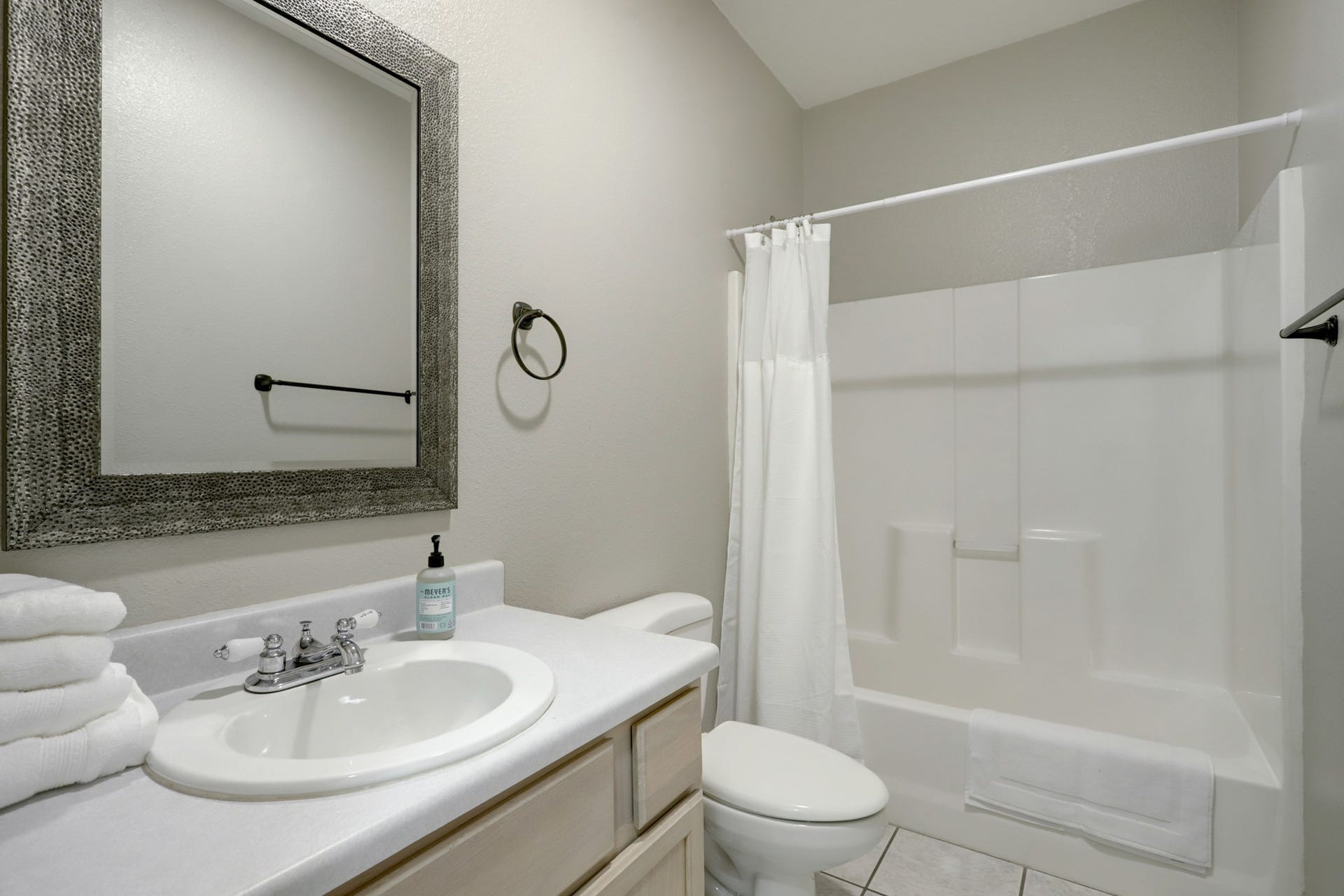 803 Dorothy Street, Houston, TX 77007 Full guest bathroom with a tub and shower combination, vanity, and neutral finishes.