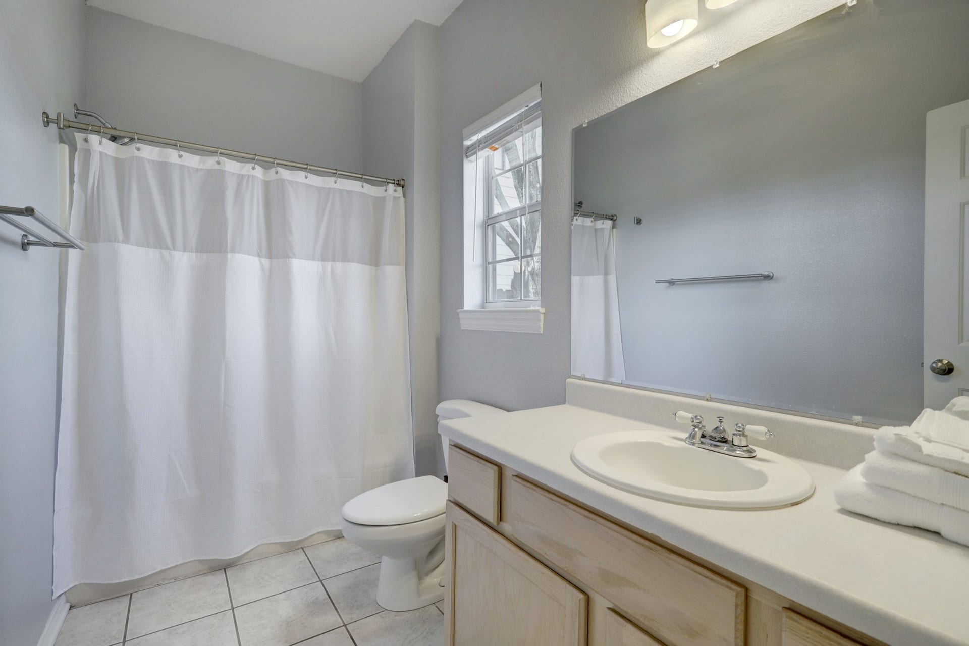 803 Dorothy Street, Houston, TX 77007 Bright full primary bathroom with a spacious vanity, tub and shower combination, and natural light.