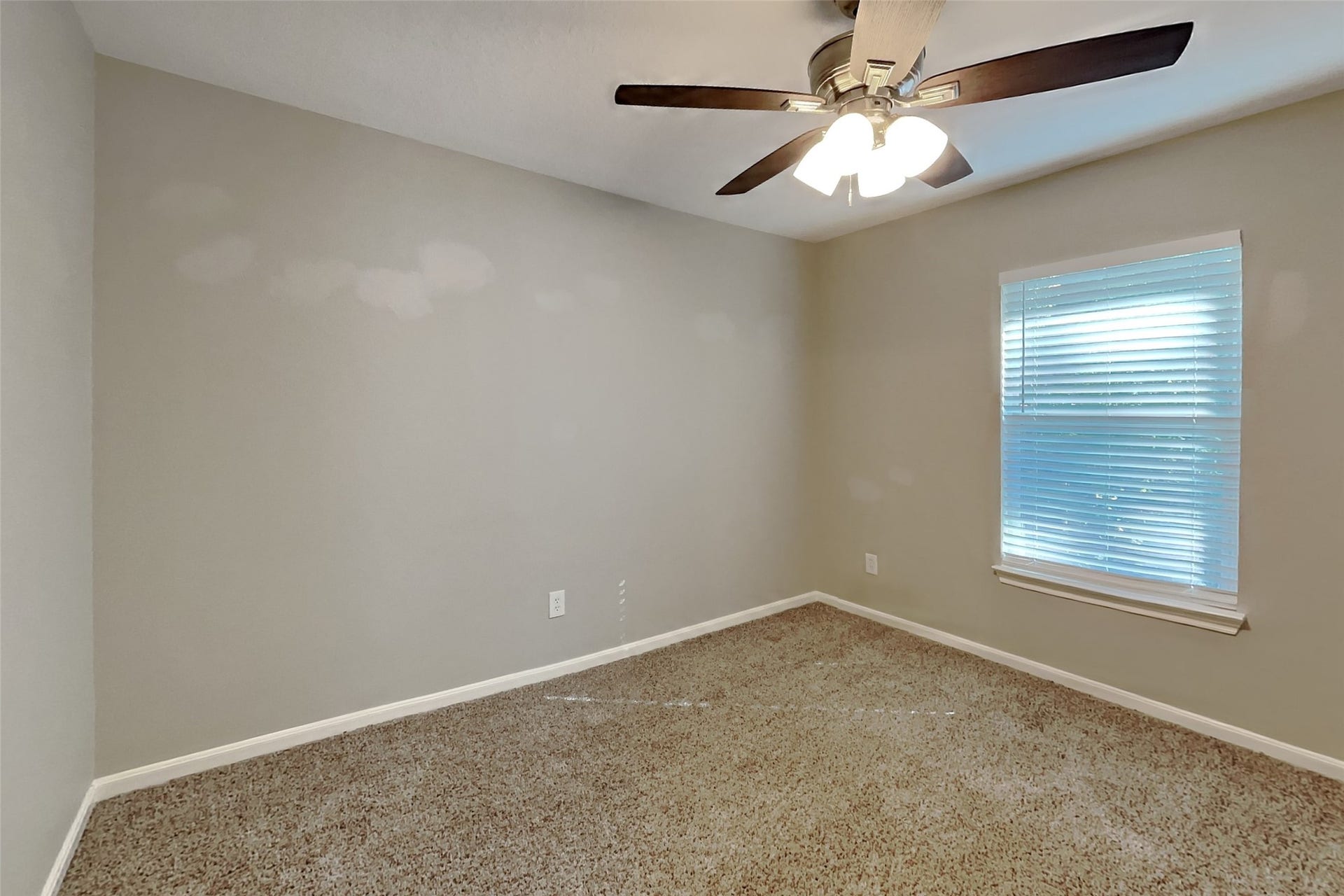 3512 White Oak Point Drive, Conroe, TX 77304 3512 White Oak Point Drive, Conroe, TX 77304