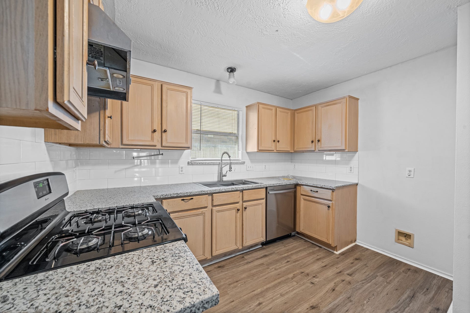 15506 Appleridge Drive, Houston, TX 77489 15506 Appleridge Drive, Houston, TX 77489