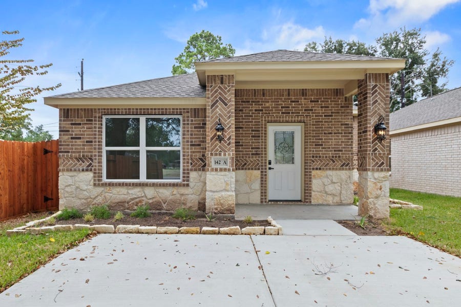 Property photo for 142A College Street, Fresno, TX