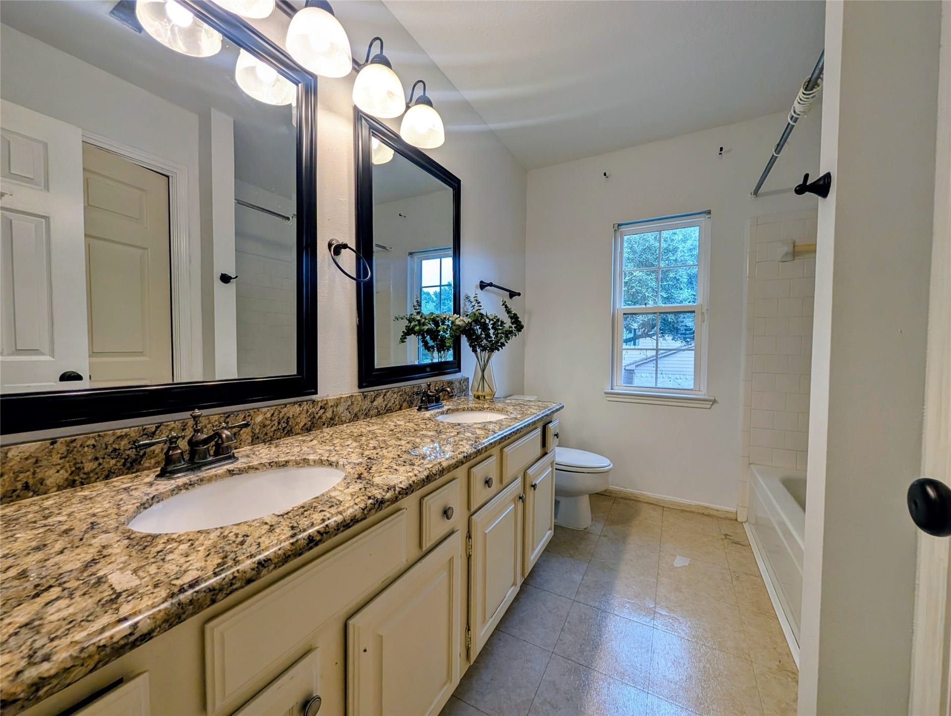 12506 Mill Ridge Drive, Cypress, TX 77429 Hallway Bathroom Upstairs with Double Vanities