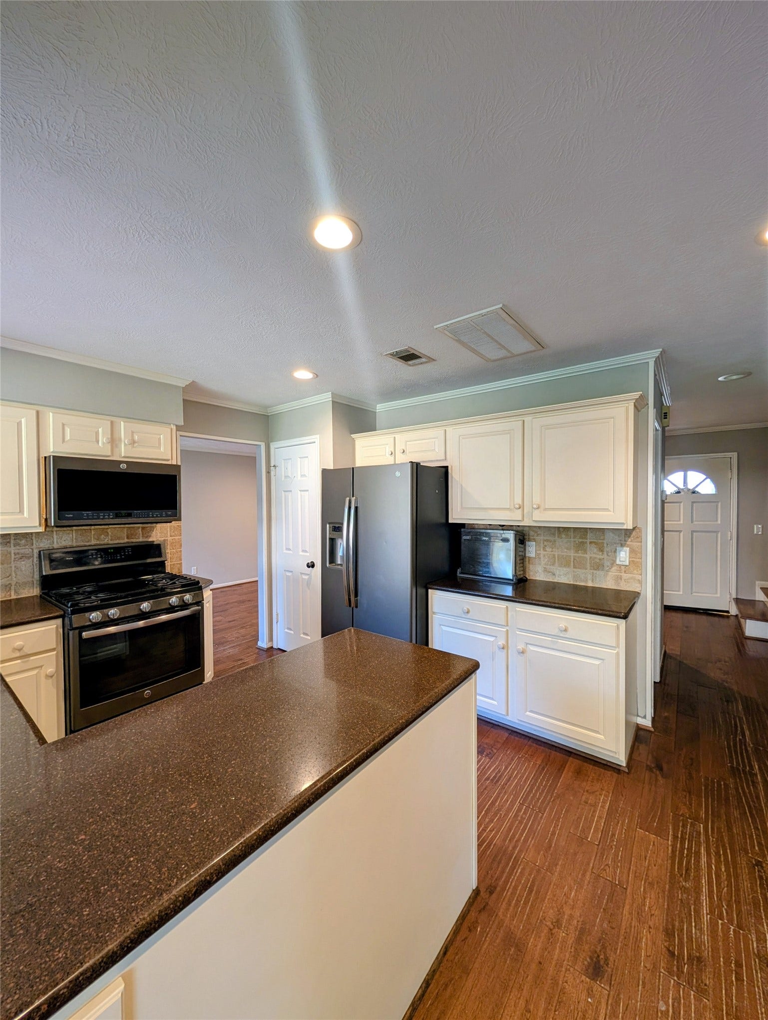 12506 Mill Ridge Drive, Cypress, TX 77429 Granite countertops