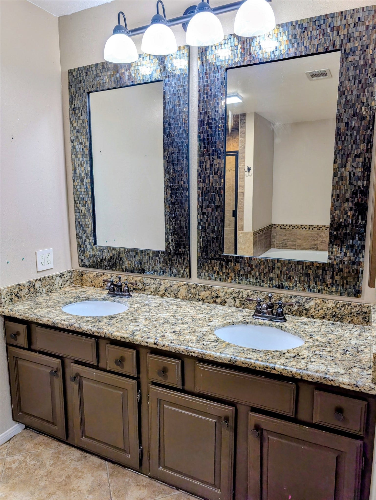 12506 Mill Ridge Drive, Cypress, TX 77429 Primary Bathroom with Double Vanities and Double Mirrors