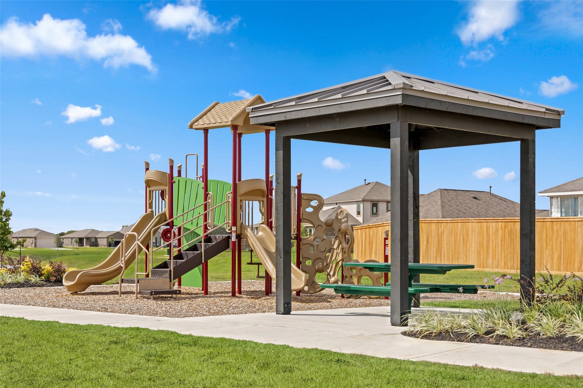 7326 Luce Del Porto Way, Texas City, TX 77591 Vida Costera playground