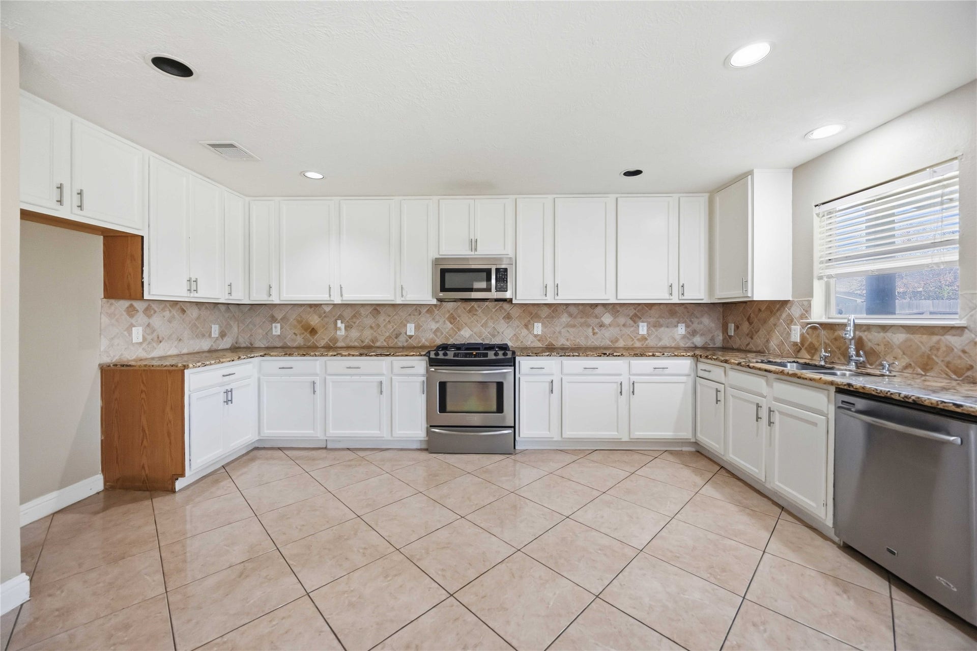 21366 Claretfield Court, Humble, TX 77338 21366 Claretfield Court, Humble, TX 77338