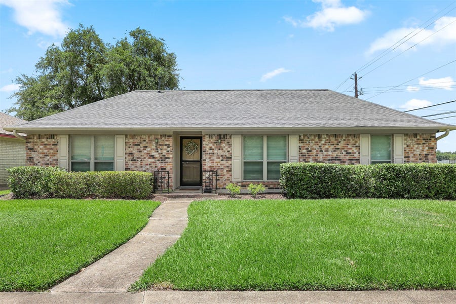 Property photo for 3002 Village Lane, Deer Park, TX