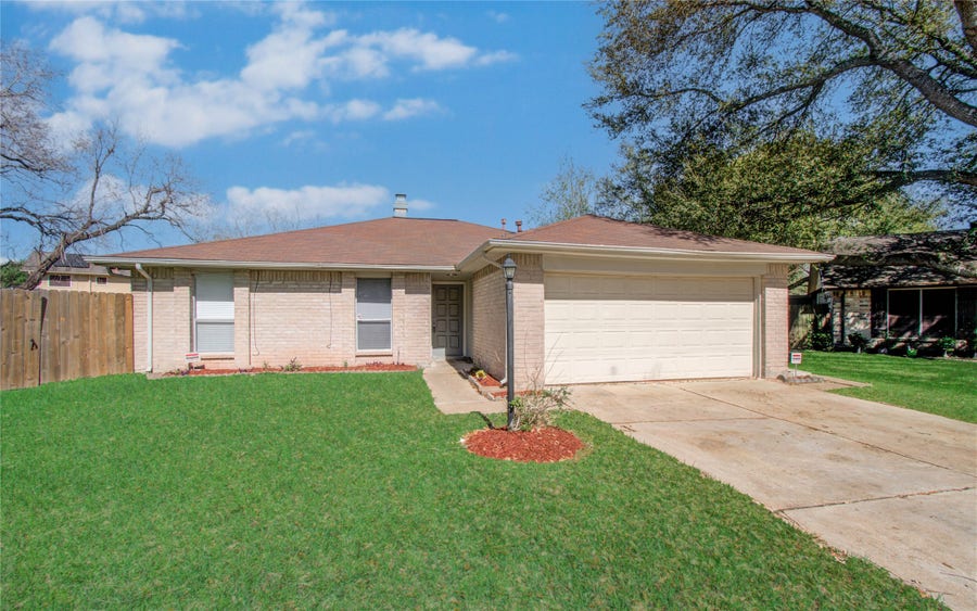 Property photo for 2702 Fir Crest Court, Stafford, TX