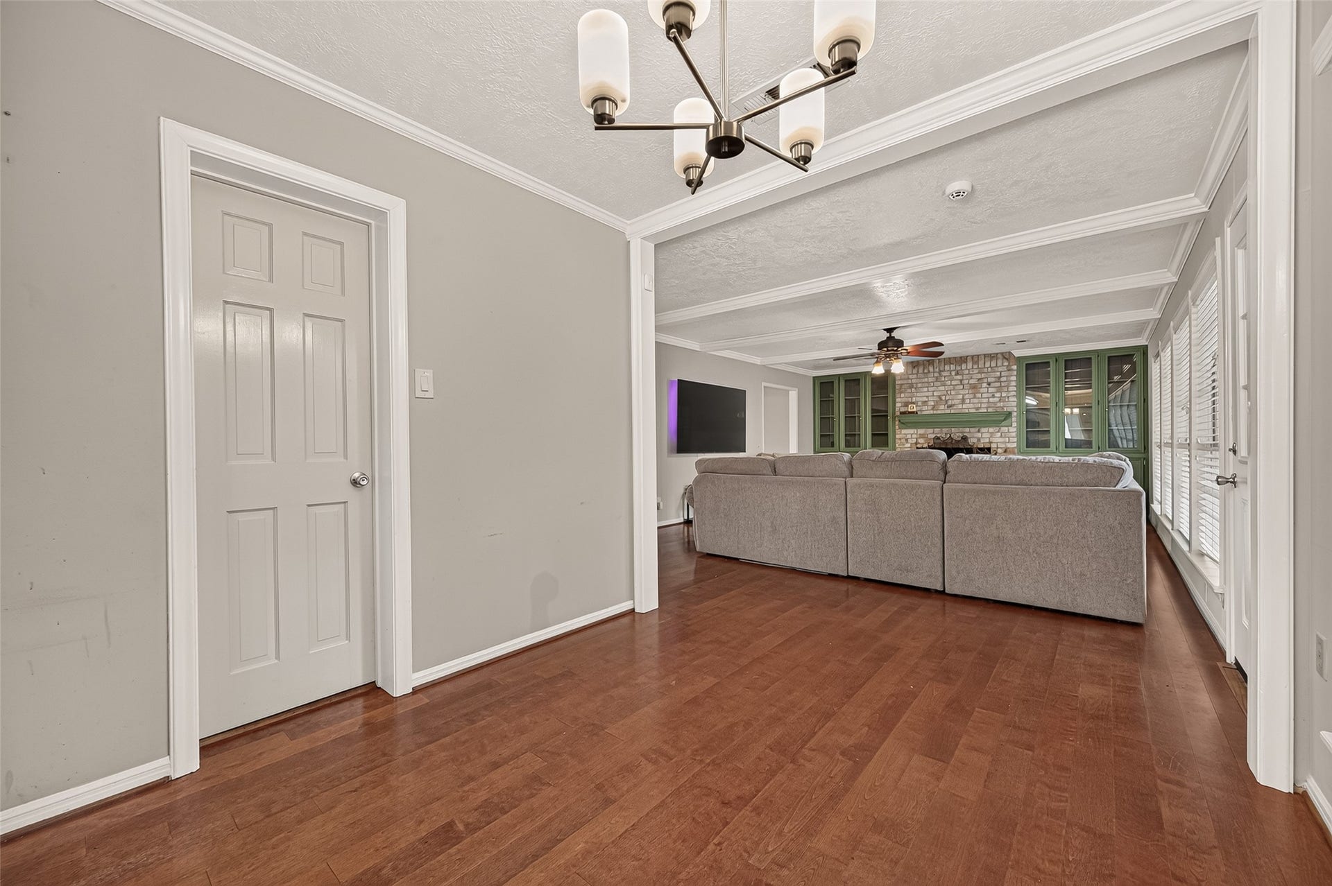 8007 Vickridge Lane, Spring, TX 77379 Breakfast area with half bath on the left