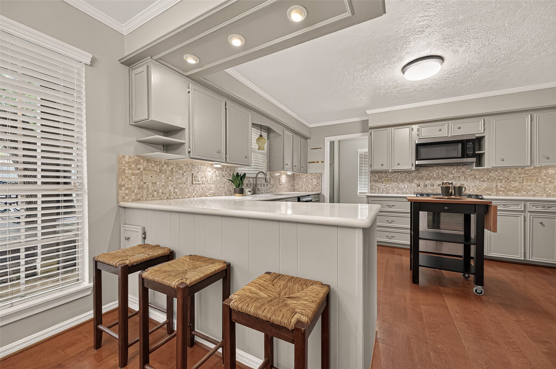 8007 Vickridge Lane, Spring, TX 77379 Bright and inviting breakfast space with a generous breakfast bar