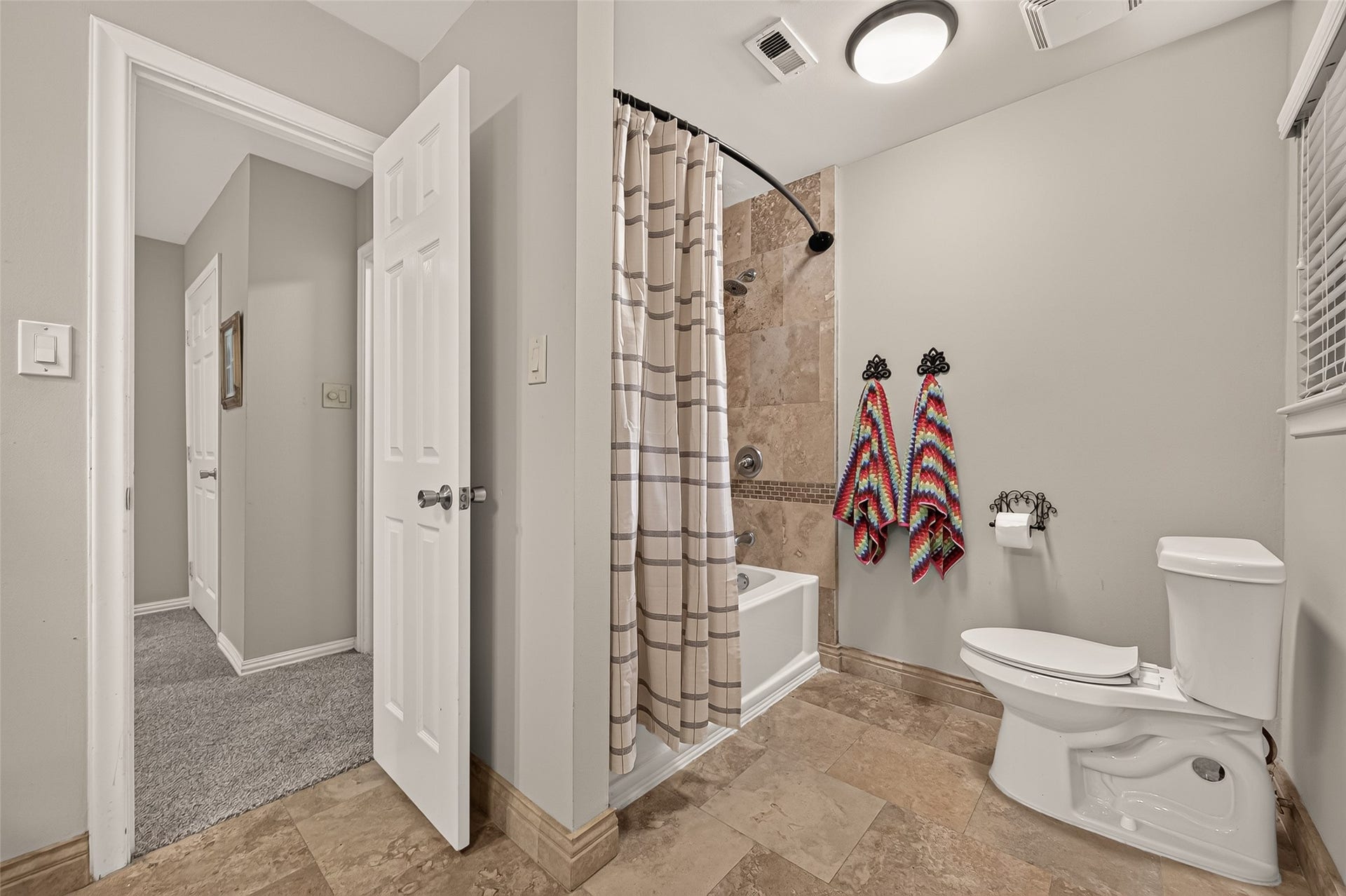 8007 Vickridge Lane, Spring, TX 77379 Primary Full Bath