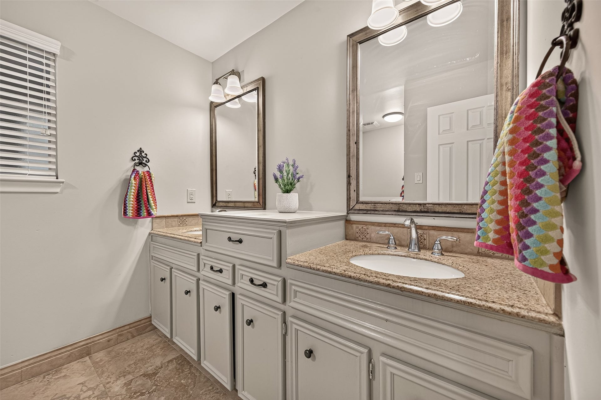 8007 Vickridge Lane, Spring, TX 77379 Stylish Primary Bath featuring dual vanities with granite countertops