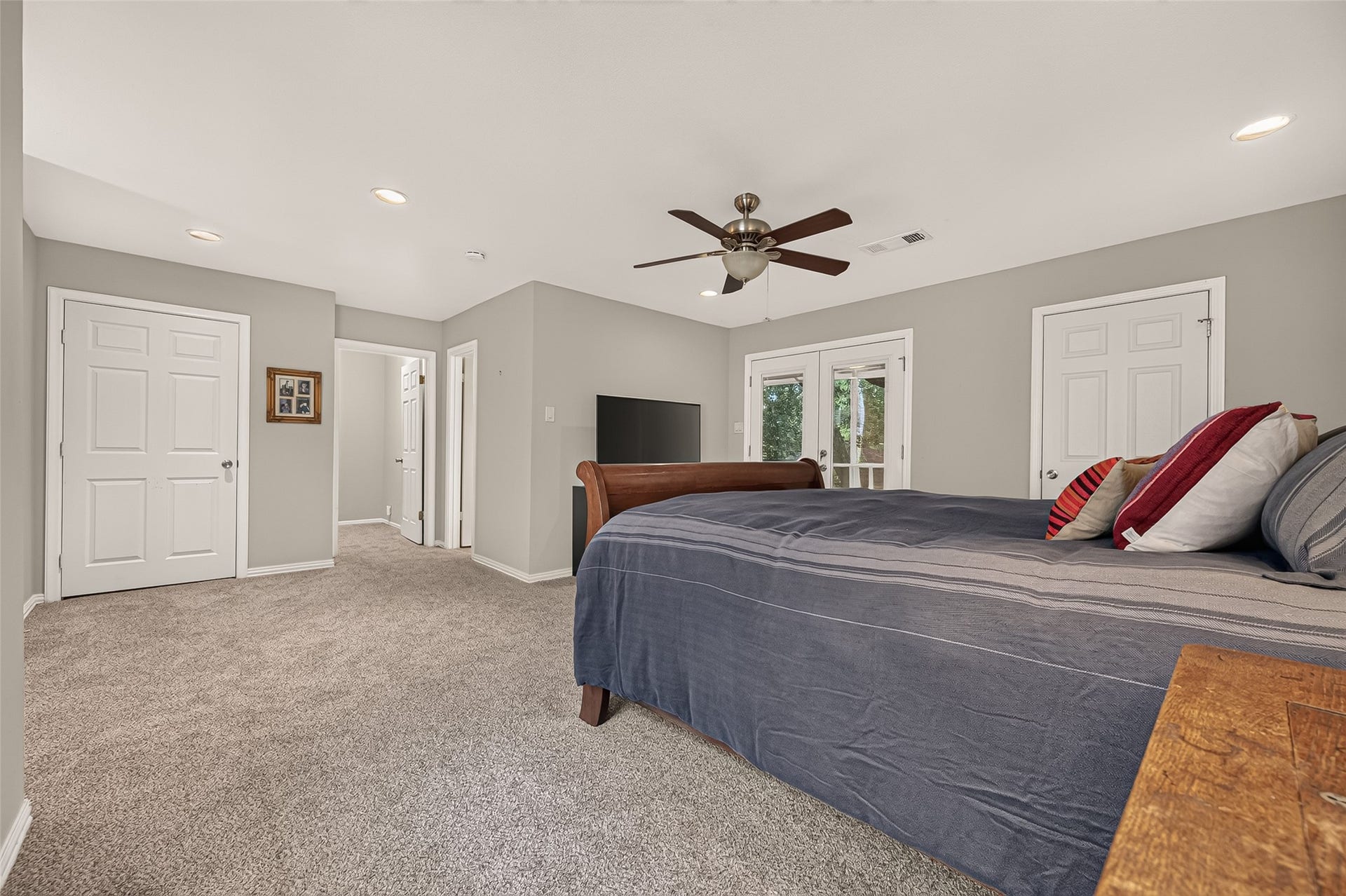 8007 Vickridge Lane, Spring, TX 77379 Enjoy the comfort of fresh new carpet throughout, plus ceiling fans in every bedroom