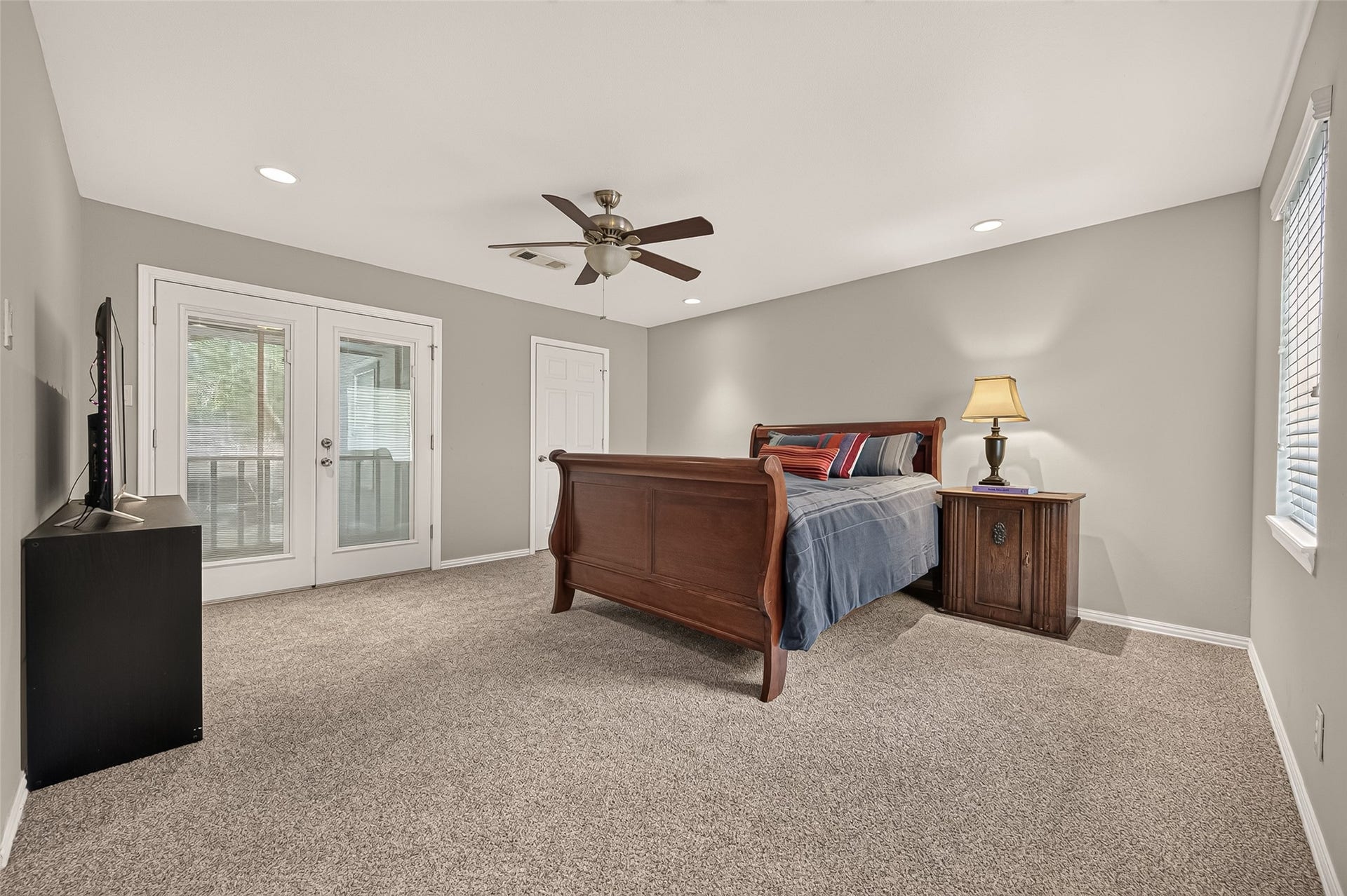 8007 Vickridge Lane, Spring, TX 77379 Spacious primary bedroom with private access to the screened balcony and huge walk in closet
