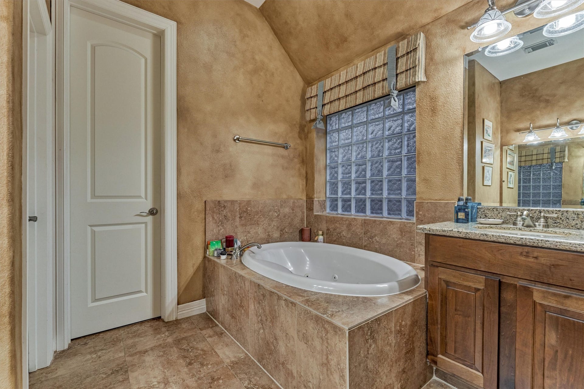 165 Silverwood Ranch Drive, Shenandoah, TX 77384 165 Silverwood Ranch Drive, Shenandoah, TX 77384