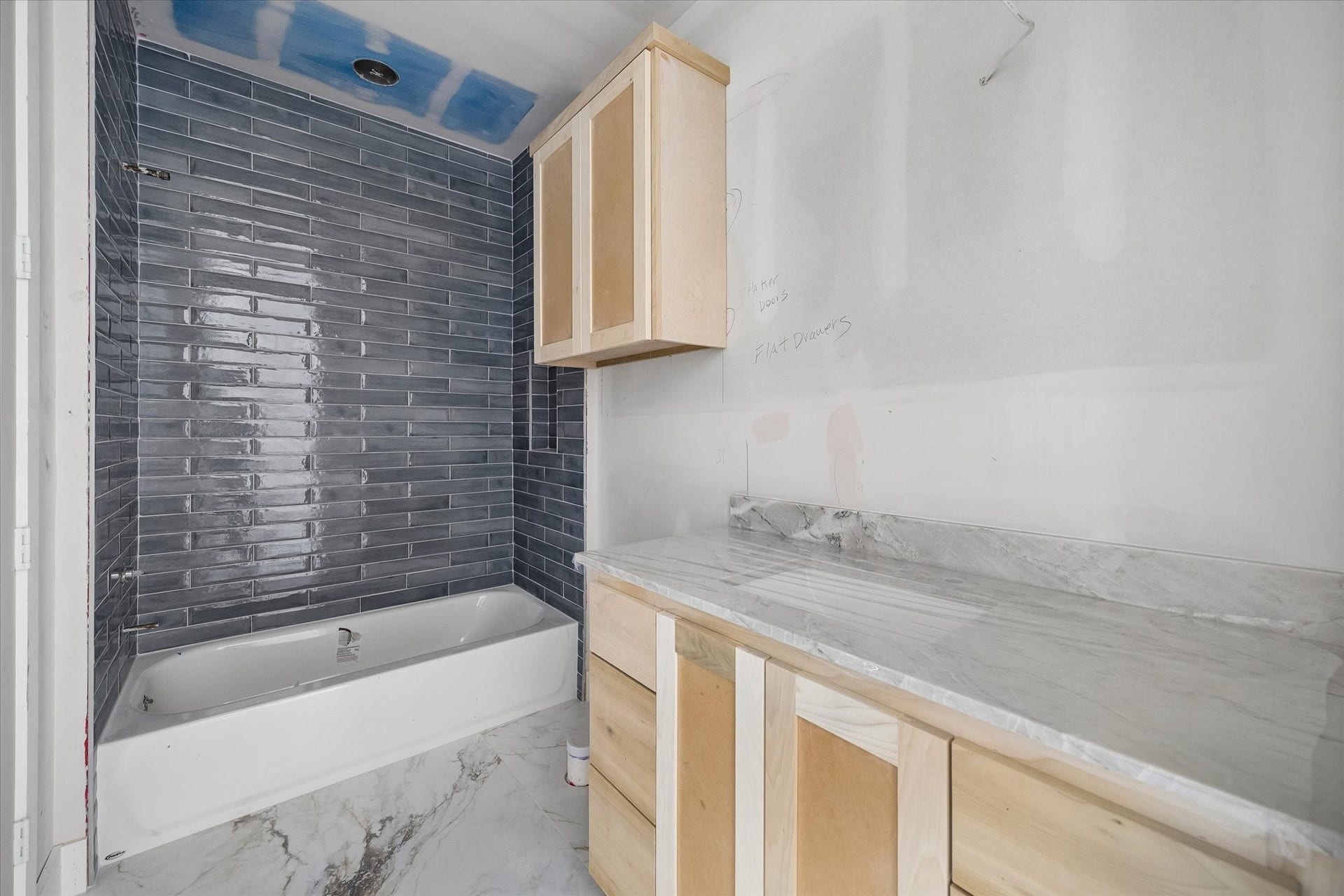 955 W 42nd Street, Houston, TX 77018 *Construction as of 9/28/26*