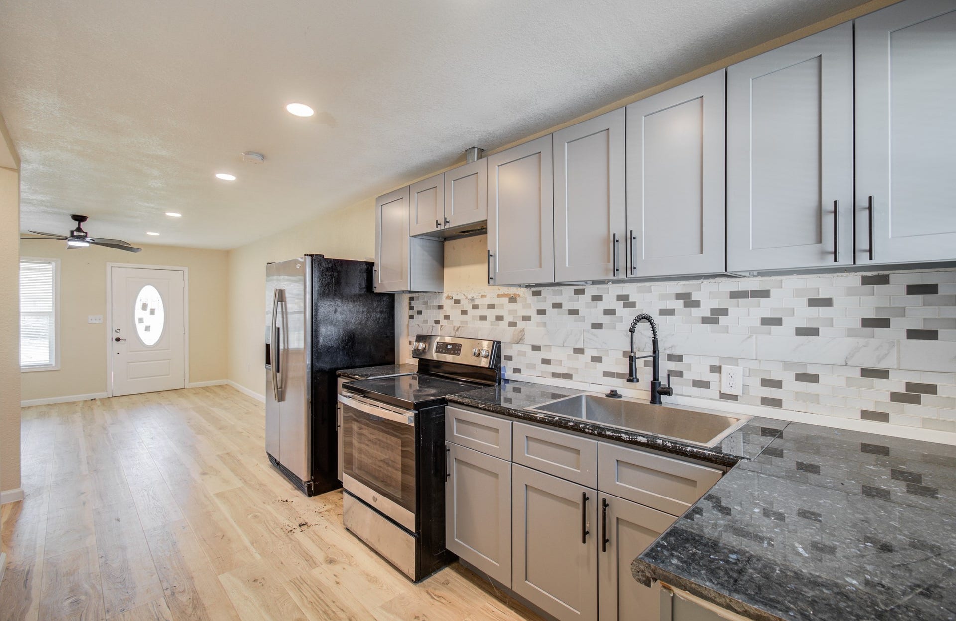 401 Trichelle Street, Pasadena, TX 77506