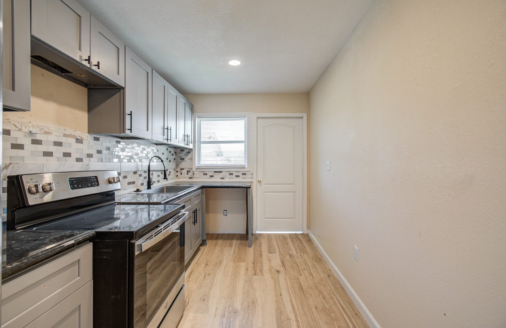 401 Trichelle Street, Pasadena, TX 77506