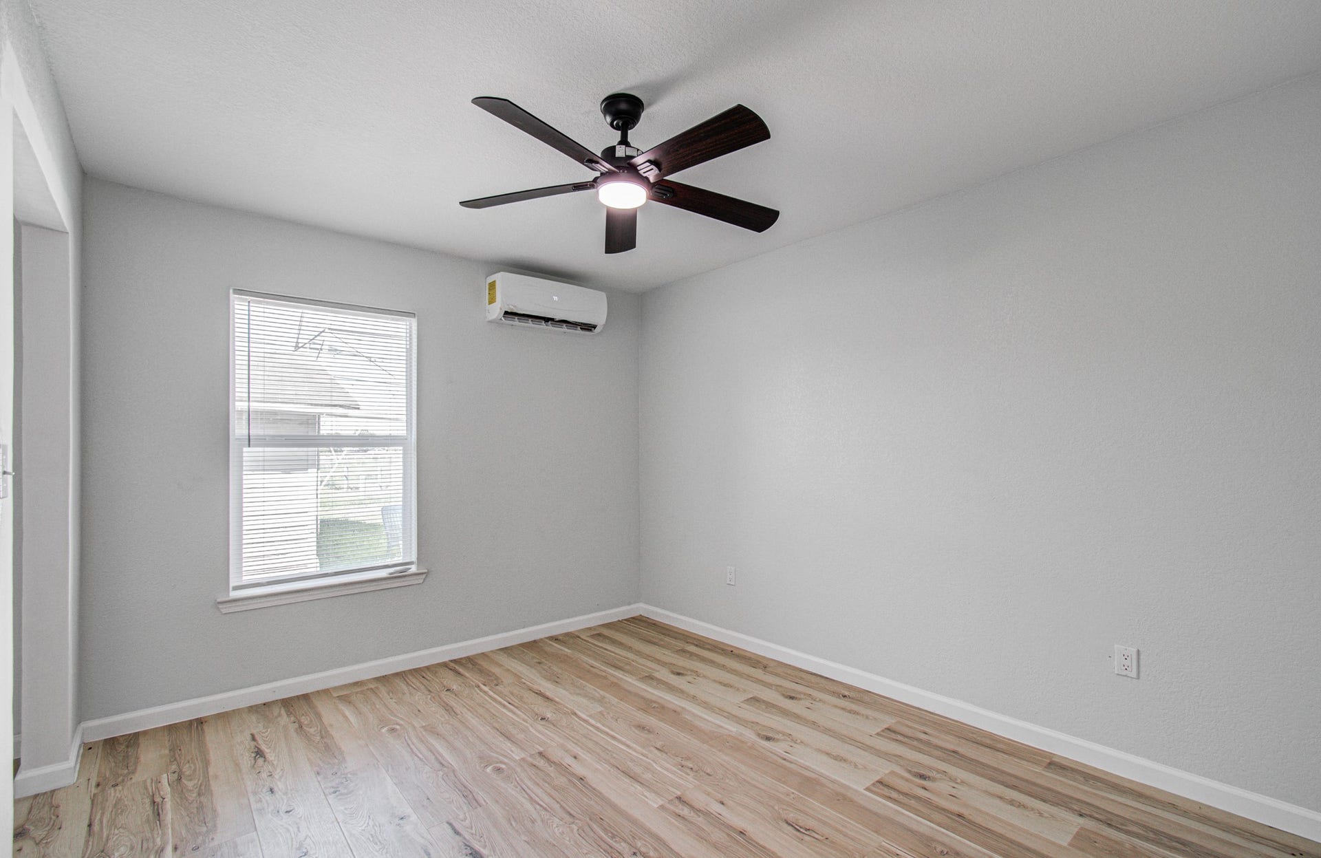 401 Trichelle Street, Pasadena, TX 77506