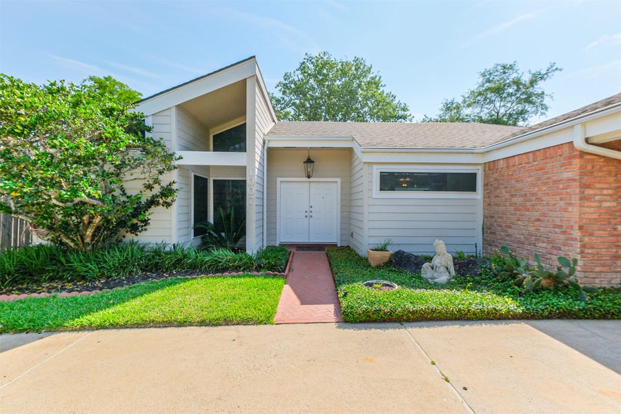 Property photo for 1007 Arrow Hill Road, Houston, TX