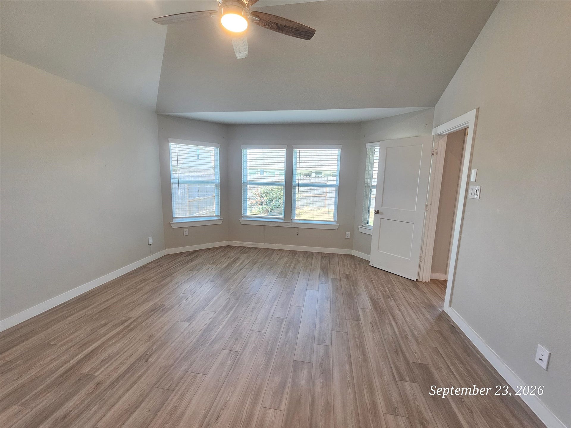 21614 Wave Hollow Drive, Cypress, TX 77433 Master with vaulted ceiling and bay window for sitting area