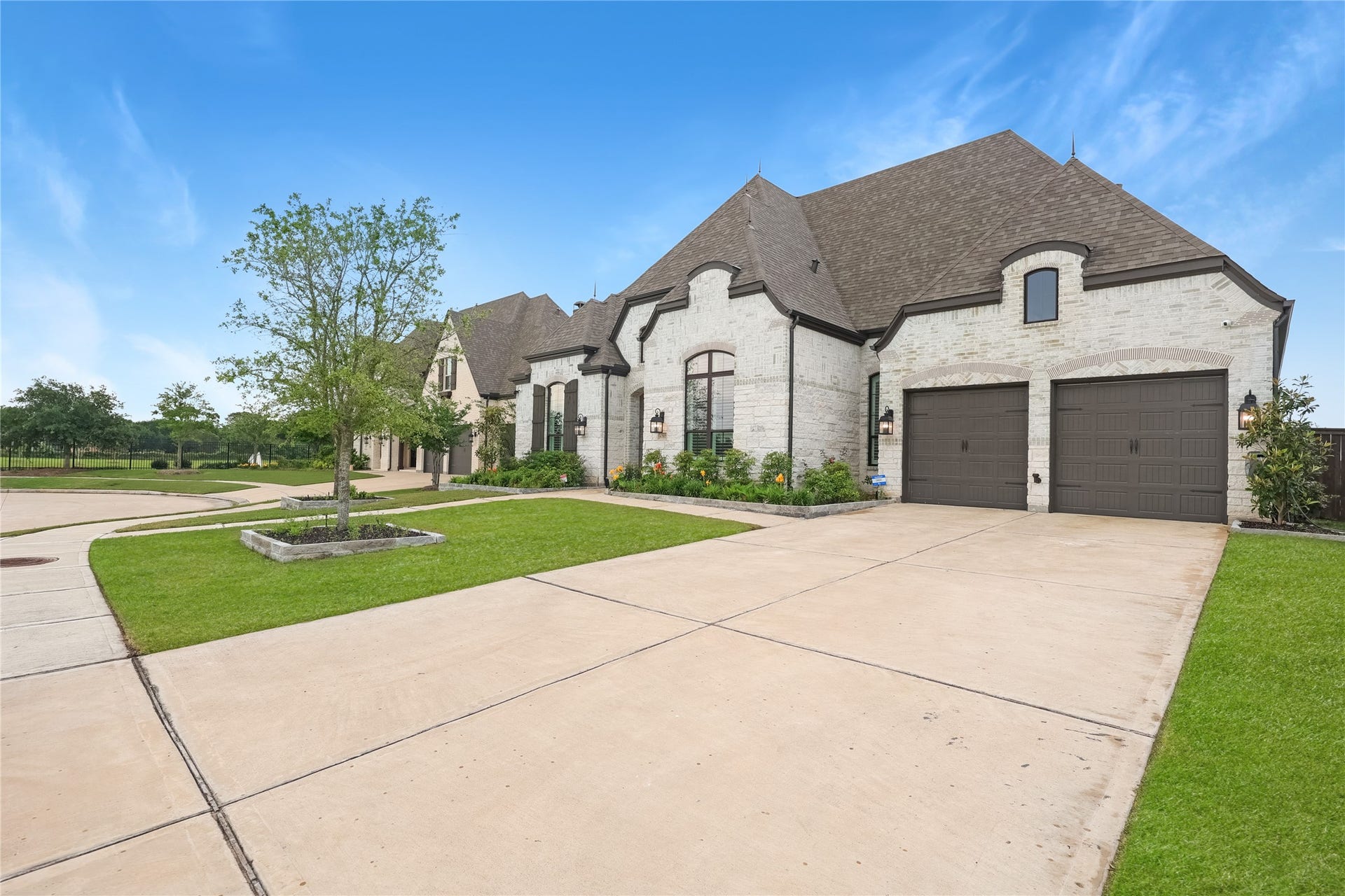 6707 Nimitz Court, Katy, TX 77493 Expansive driveway leading to a three-car garage, complemented by lush lawn and clean, well-maintained landscaping for added curb appeal.