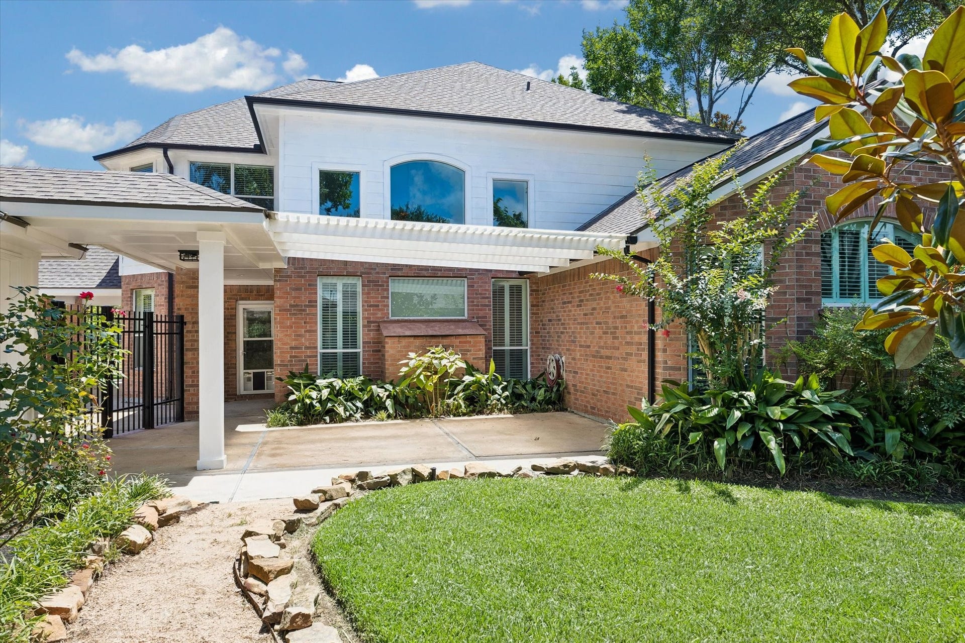 7535 Guinevere Drive, Sugar Land, TX 77479 Thoughtful landscaping and pergola accents add character to this secluded outdoor retreat
