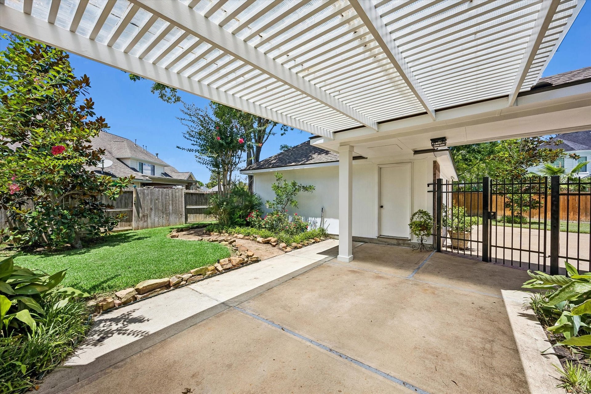 7535 Guinevere Drive, Sugar Land, TX 77479 covered patio for outdoor living